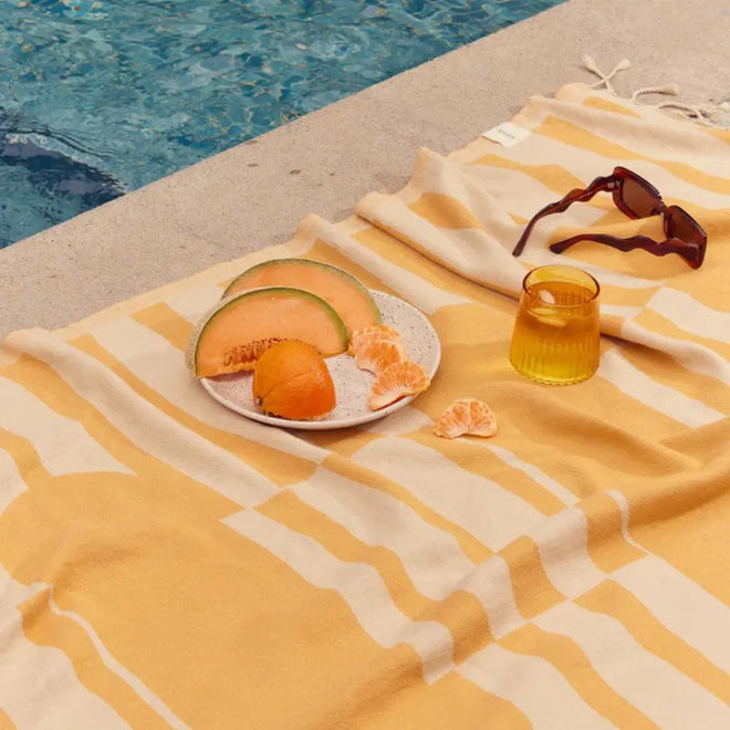 Honey - Saarde Totem Beach Towel