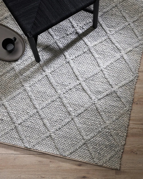  Dakota Silver Birch Handwoven Diamond Pattern Rug Indoor rug