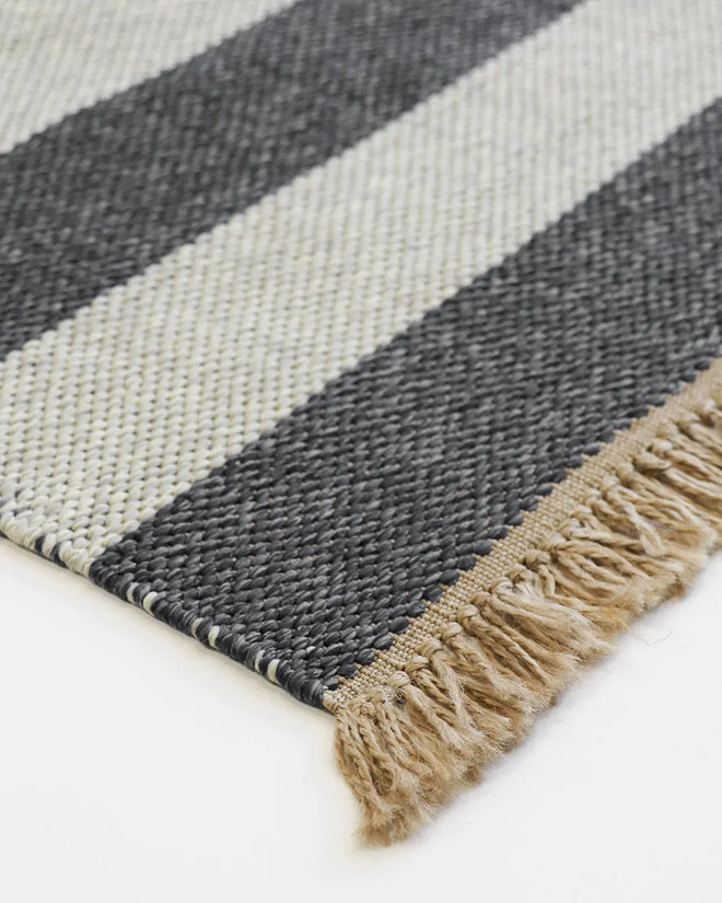  Summit Charcoal & Natural Outdoor Rug Outdoor rugs